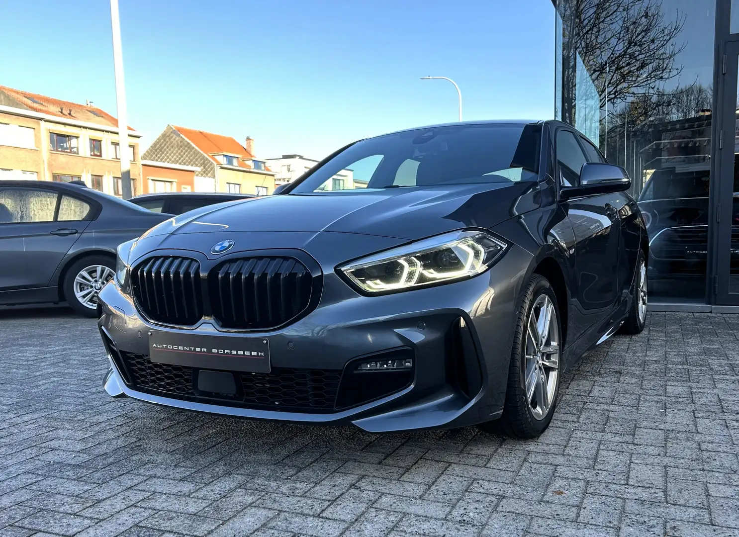 BMW 118 i M Sport Automaat - Apple Carplay / Android Auto Gris - 1