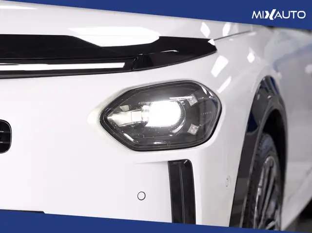 Lancia Ypsilon view 10