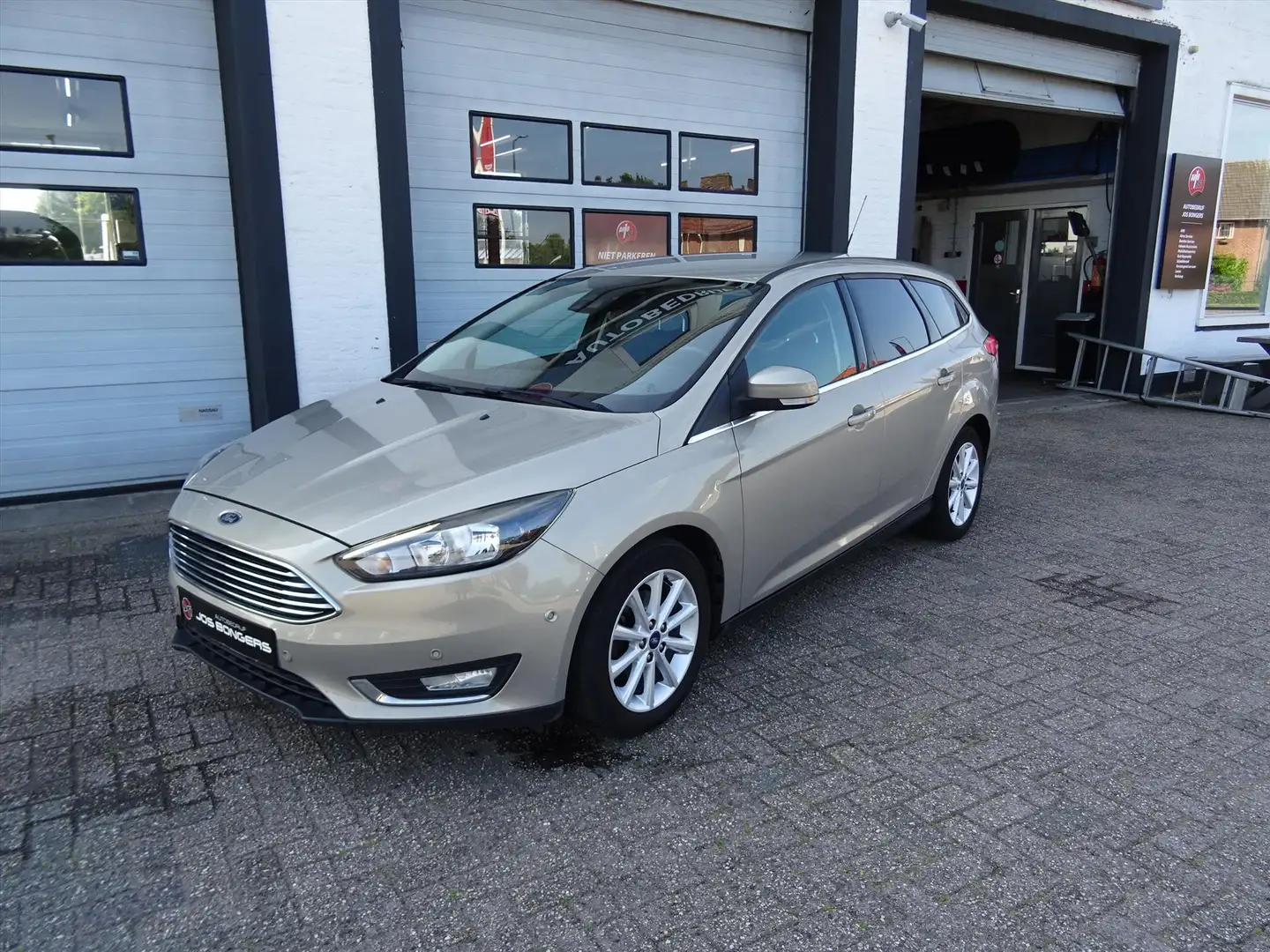 Ford Focus Wagon Grijs - 1