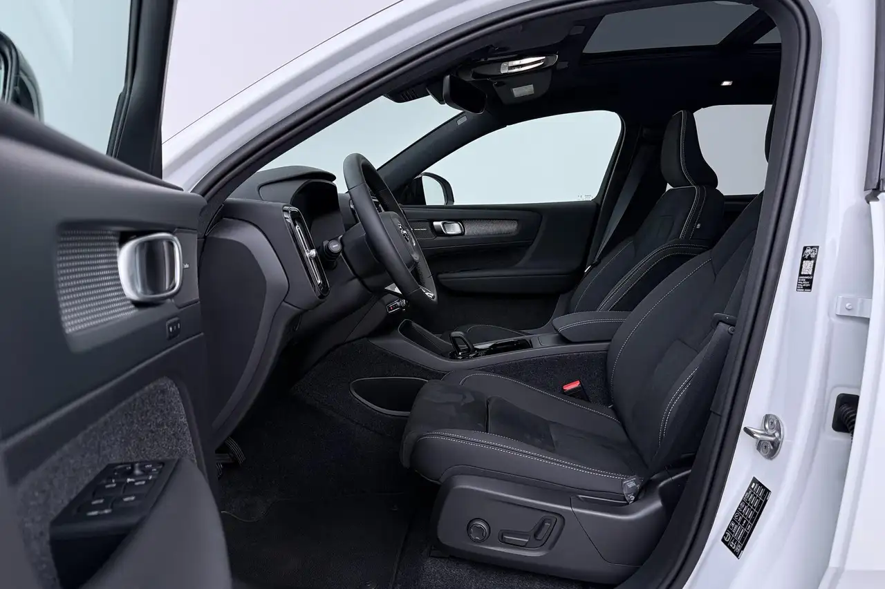 Volvo EX40 2026