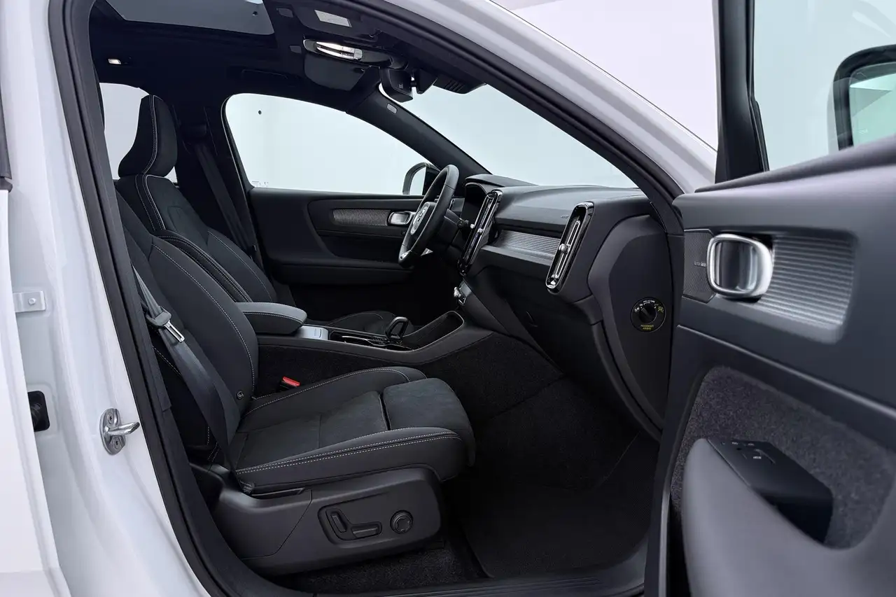 Volvo EX40 2026