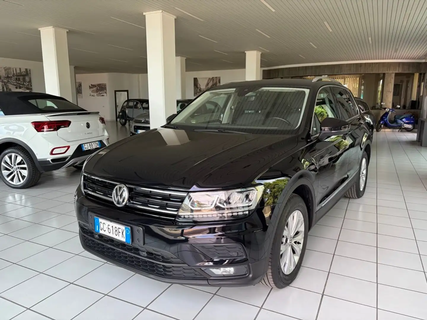 Volkswagen Tiguan Tiguan II 2016 2.0 tdi Advanced 150cv dsg Noir - 2