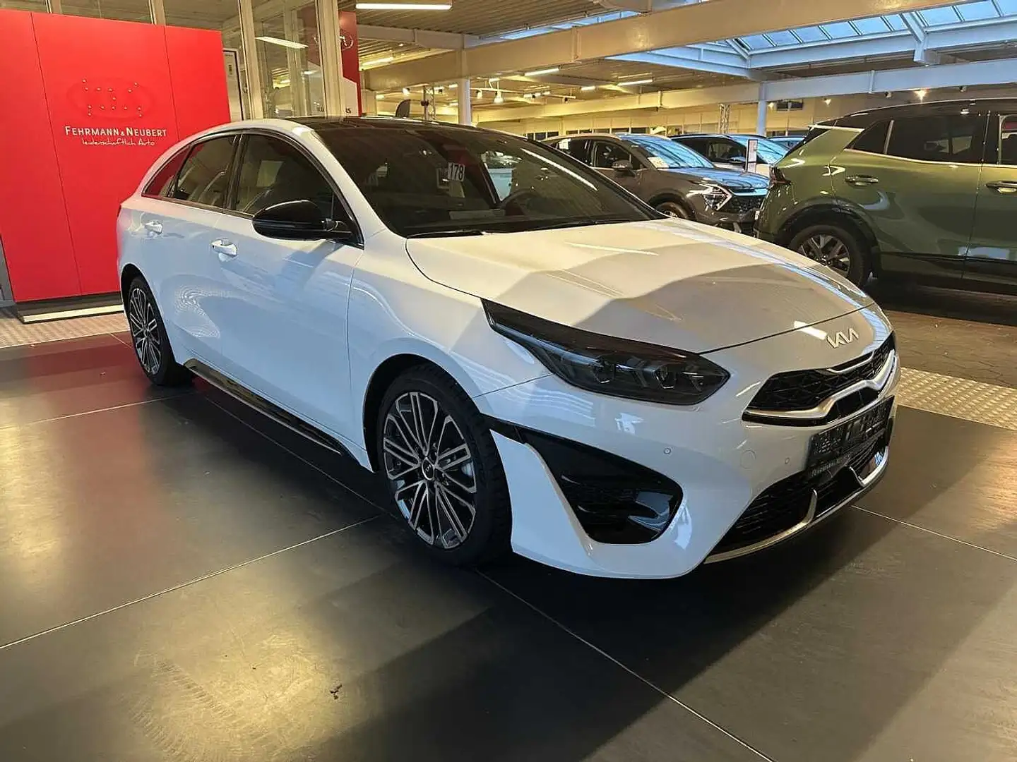 Kia ProCeed / pro_cee'd 1.5T DCT7 GTL TEC GD 18Z LEDER Weiß - 2