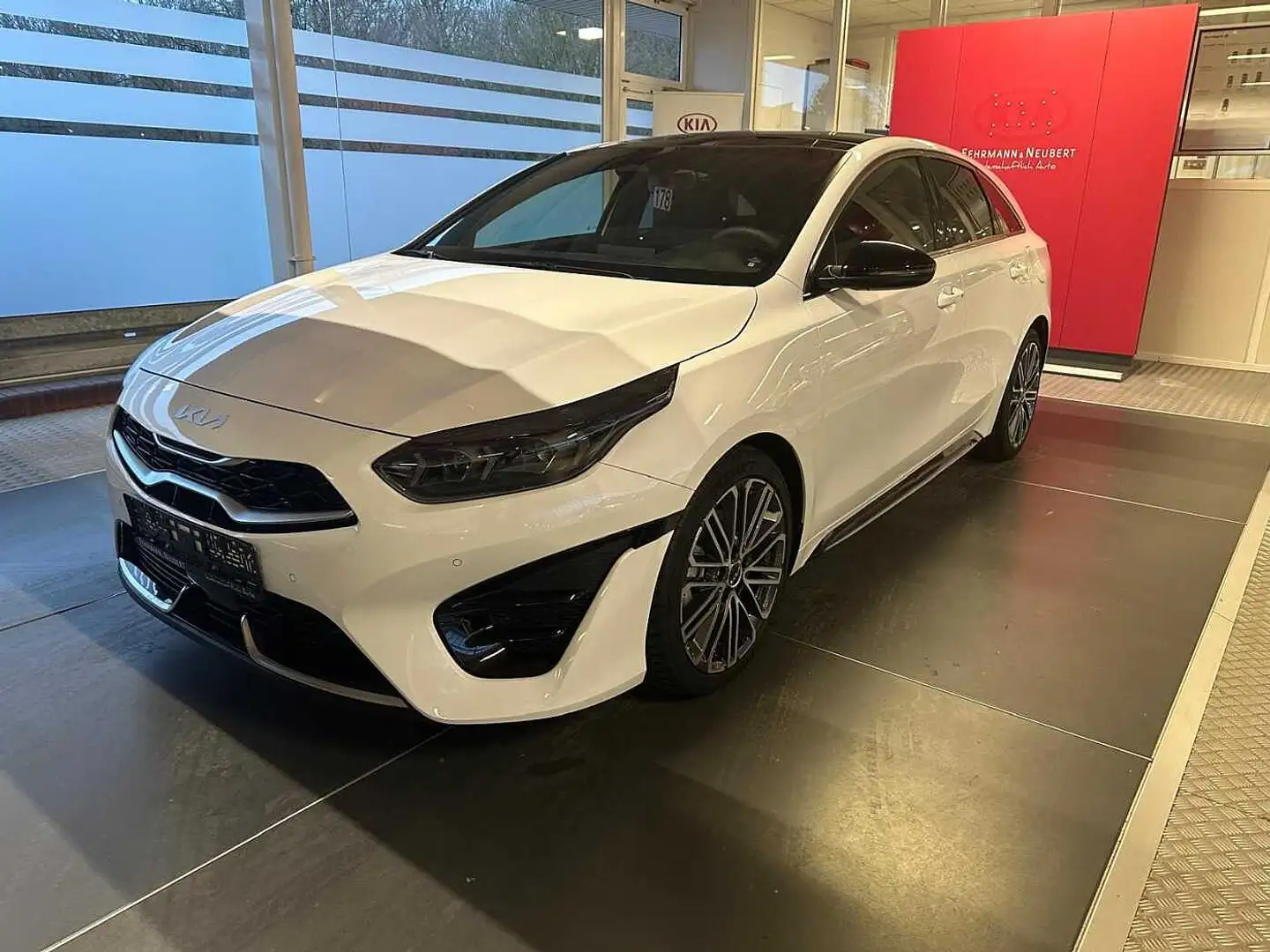 Kia ProCeed / pro_cee'd 1.5T DCT7 GTL TEC GD 18Z LEDER Weiß - 1