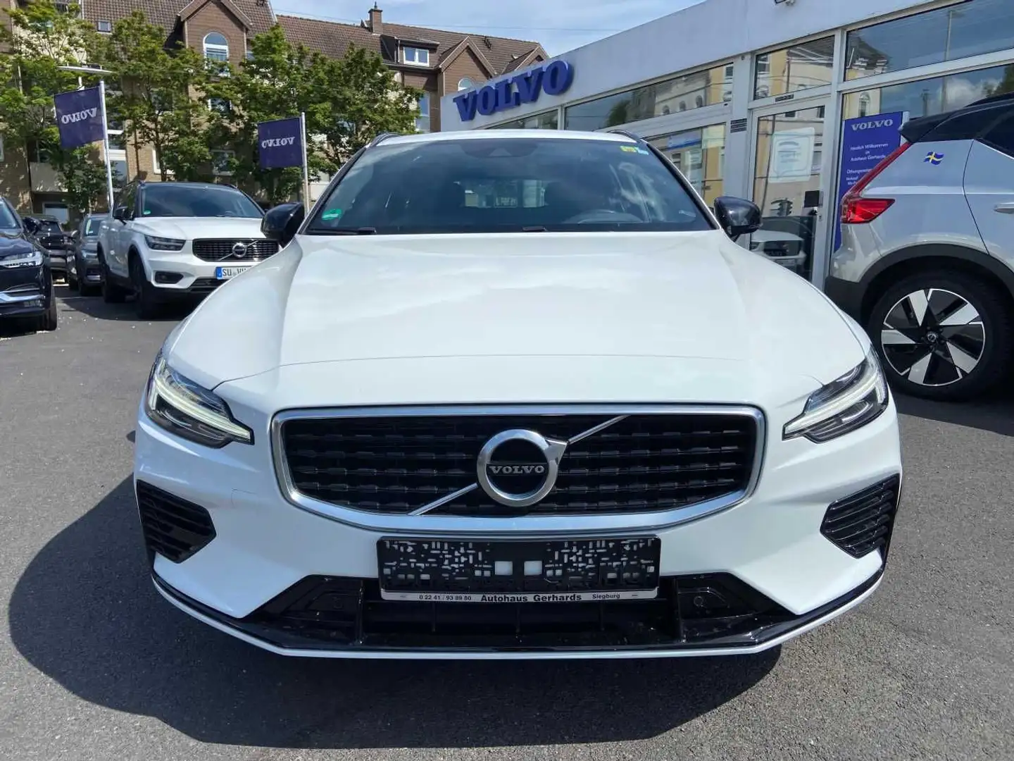 Volvo V60 T8 Plug-In Hybrid, AWD, R-Design, Pano, Head Weiß - 2