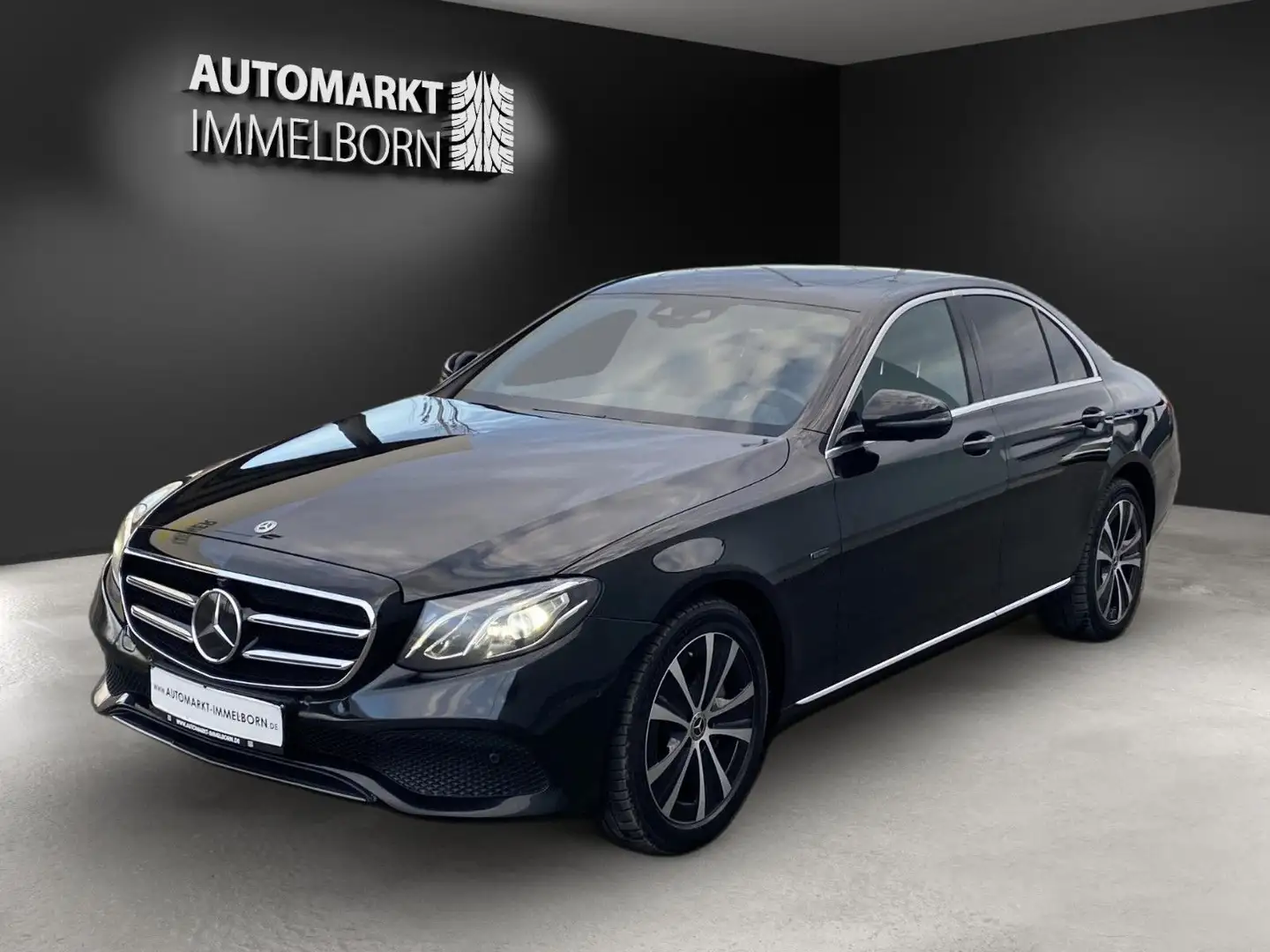 Mercedes-Benz E 300 de Sdach*Distronik*360°*Comand* Sport Černá - 2