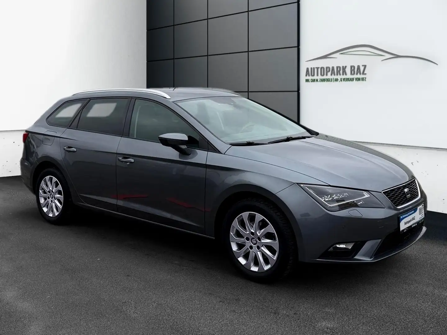 SEAT Leon ST Style AUTOMATIK *KLIM*SH*ALU*NAV*AHK*PDC Grau - 2