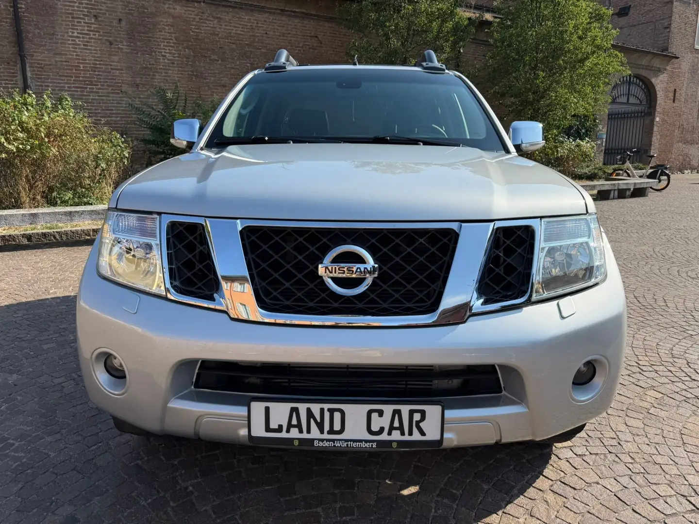 Nissan Navara Navara 3.0 dCi 4 porte Double Cab LE V6 Grigio - 2