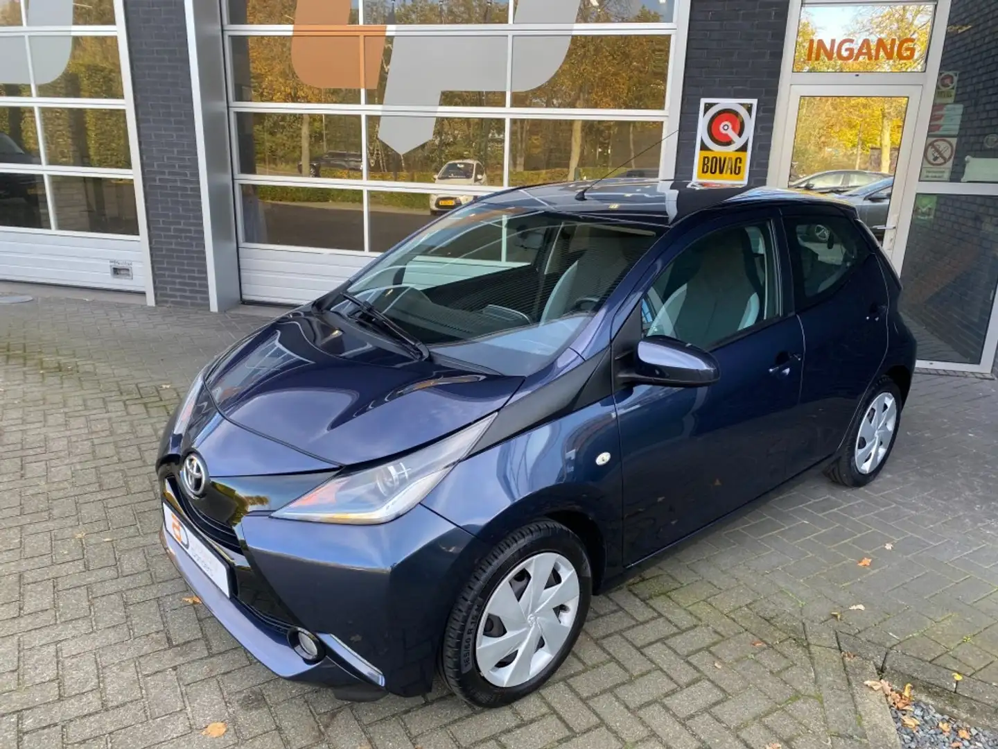 Toyota Aygo 1.0 VVT-i x-play Bleu - 1