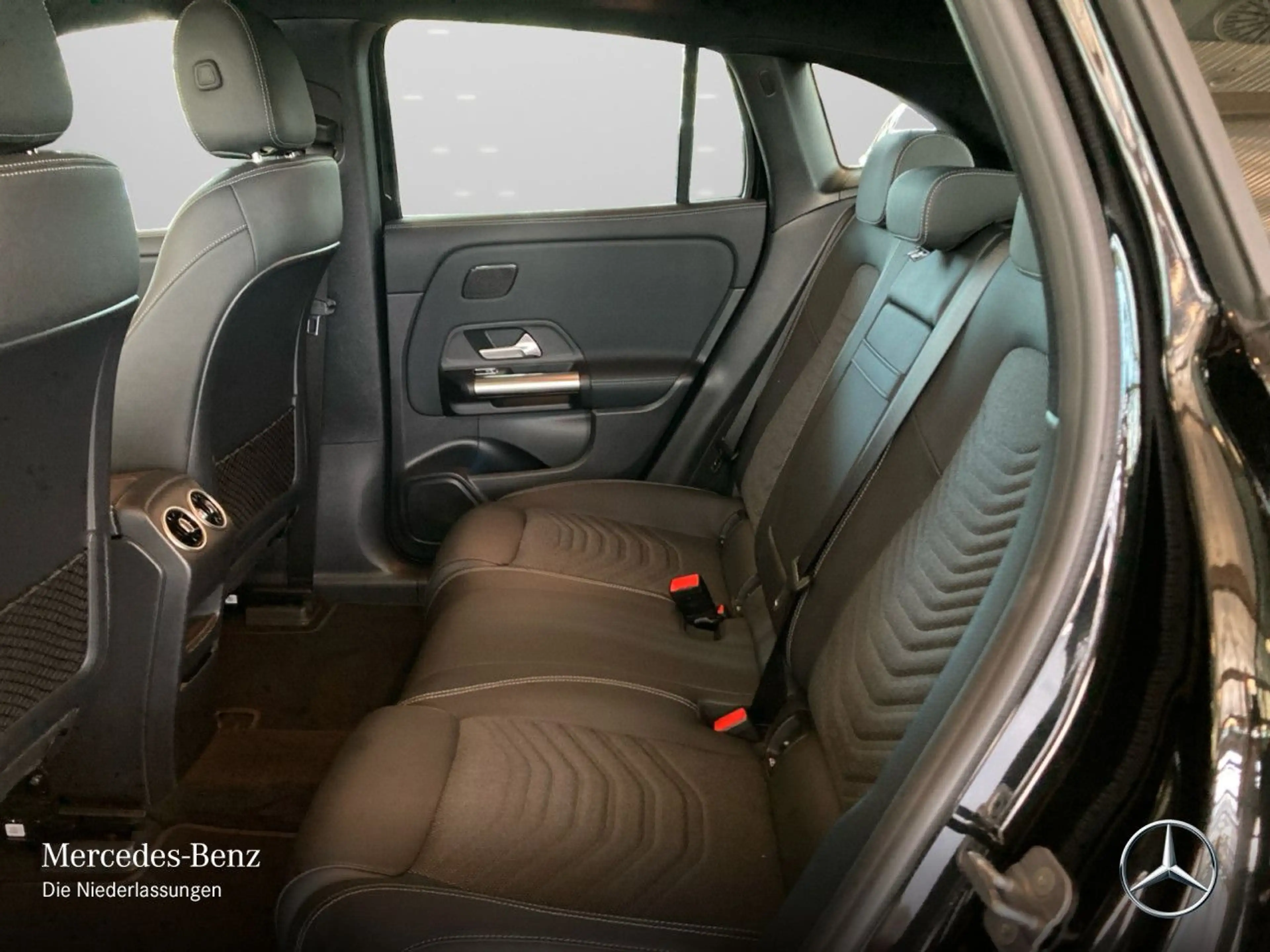 Mercedes-Benz EQA 350 4M PROG+PLUS-PAKET+PANO+KAMERA+KEYLESS — photo 12