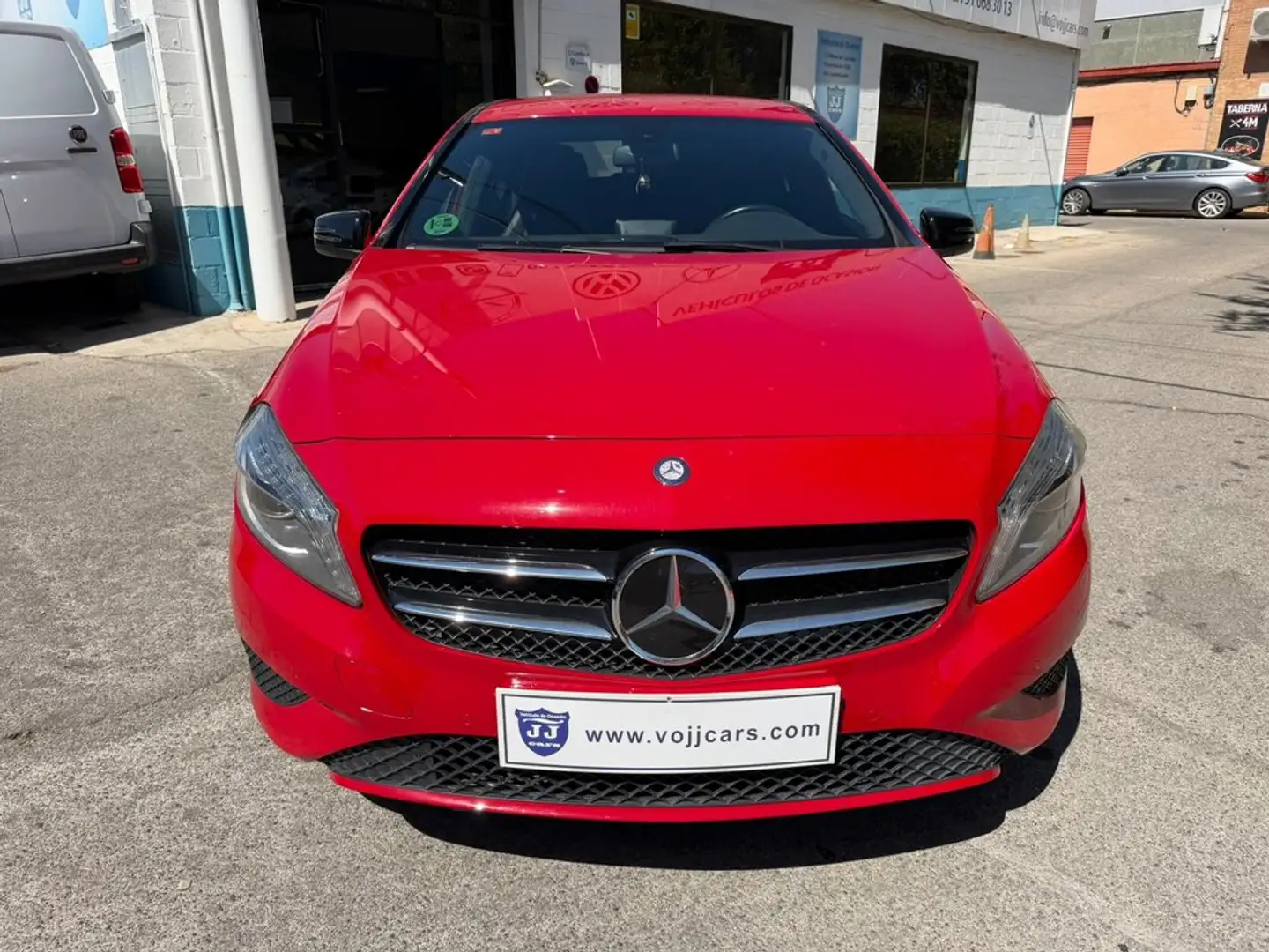 Mercedes-Benz A 180 BE Style Rojo - 2