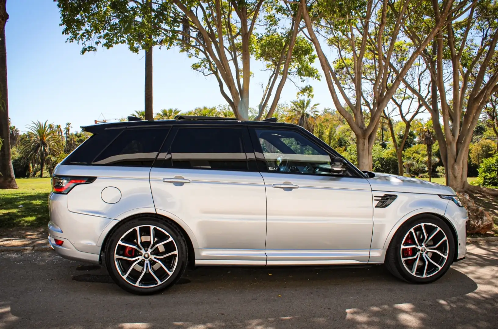 Land Rover Range Rover Sport 5.0 V8 SC SVR Aut. Silber - 2
