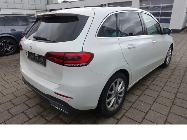 Mercedes-Benz B-Class view 3