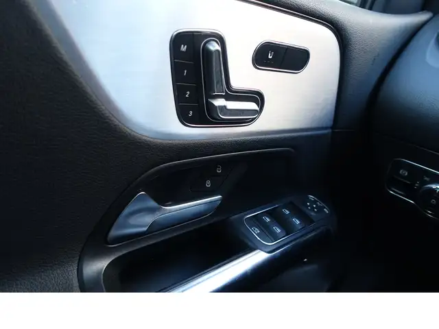 Mercedes-Benz B-Class view 12