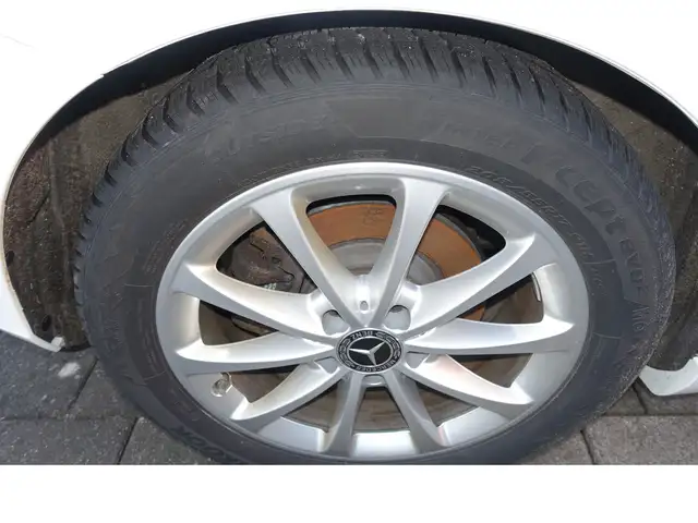 Mercedes-Benz B-Class view 11