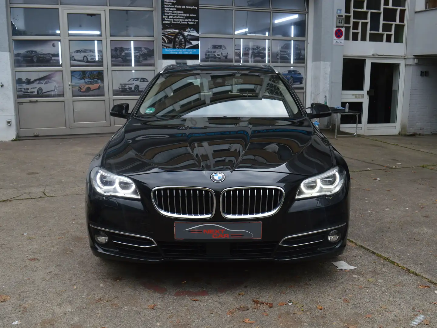 BMW 530 5er Touring Diesel 530d xDrive Touring Aut.*AHK* Schwarz - 2