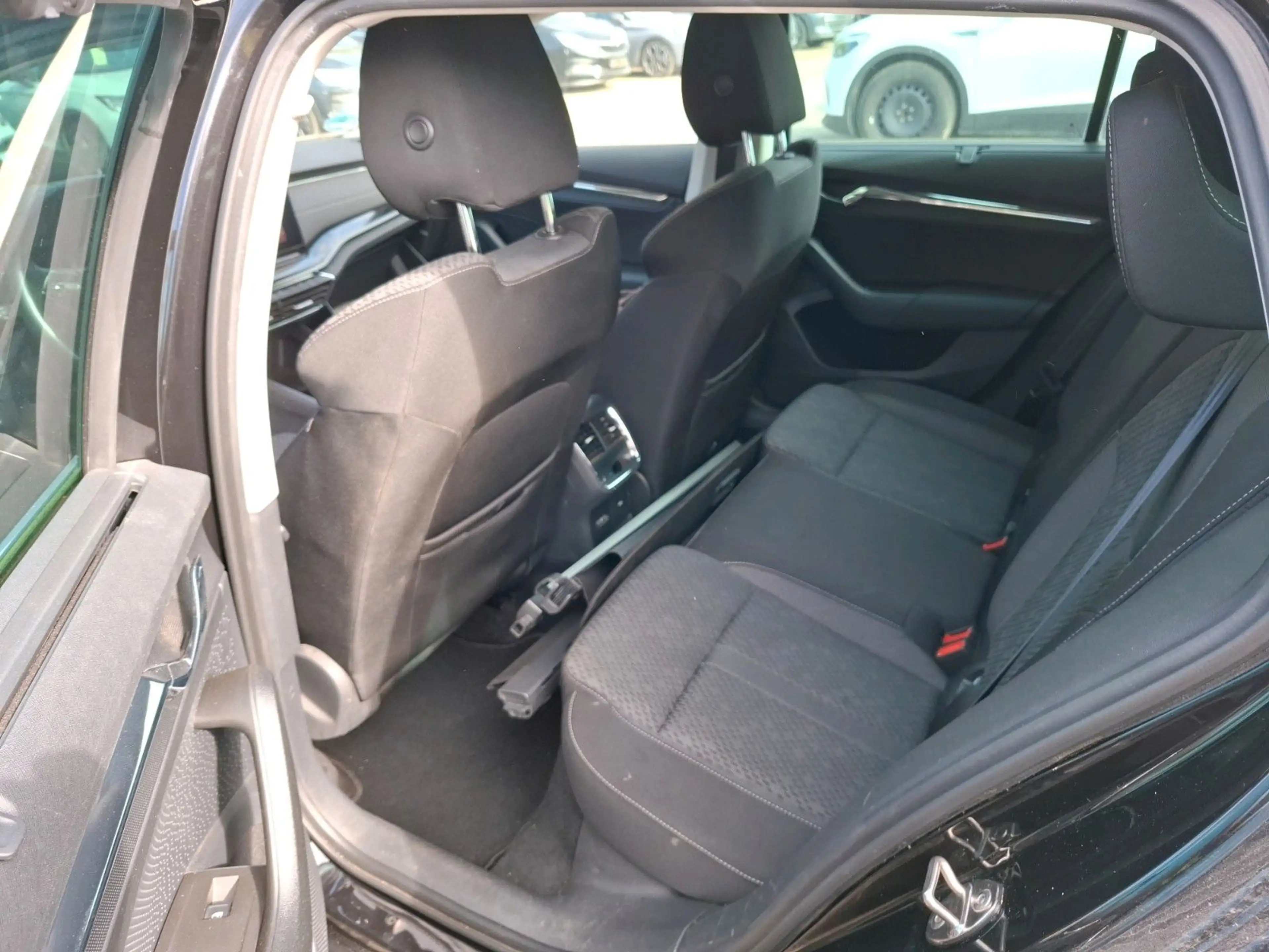 Skoda Octavia Combi 2.0 TDI DSG *MATRIX*KEYLESS*HUD* — photo 11
