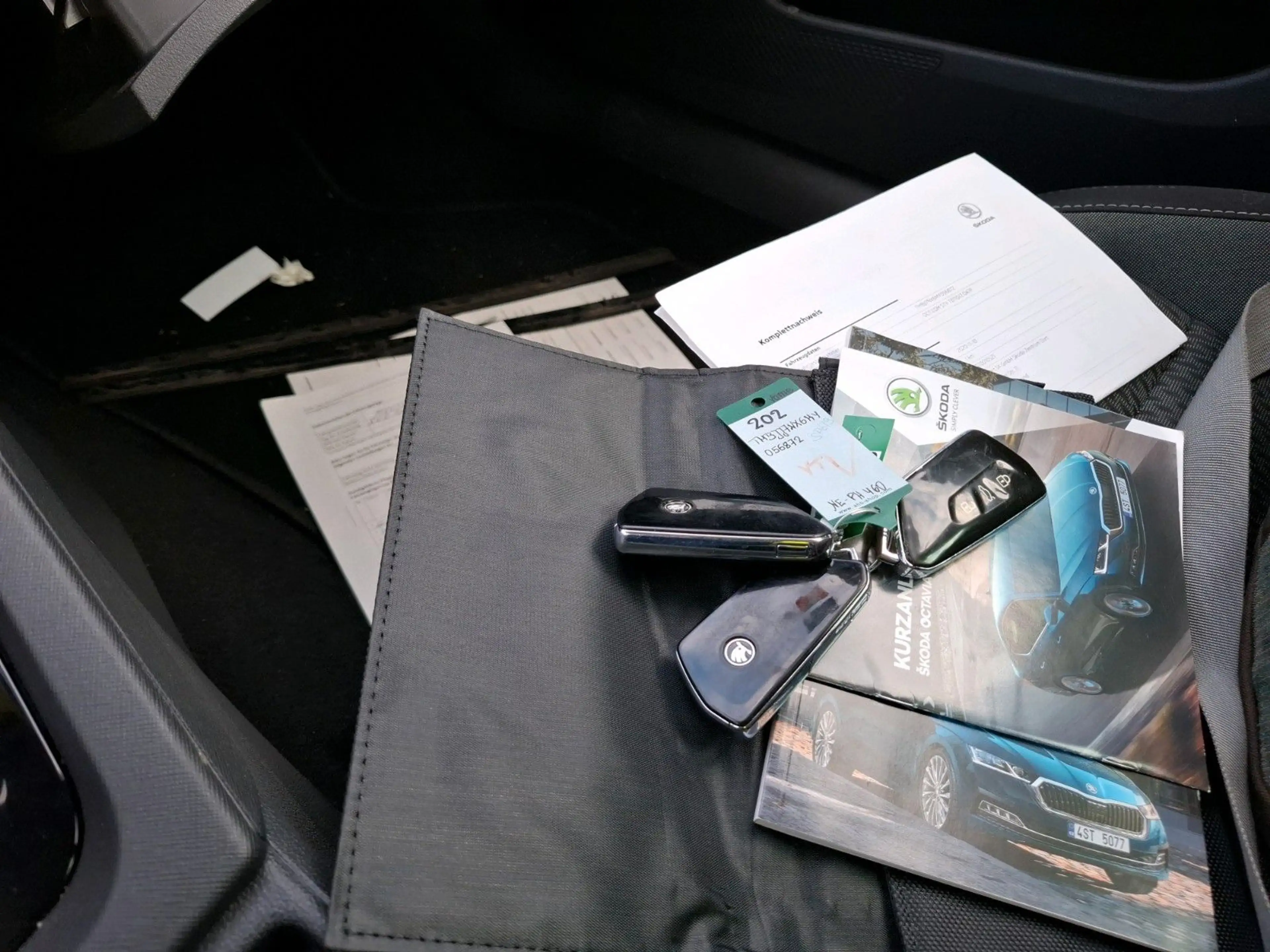 Skoda Octavia Combi 2.0 TDI DSG *MATRIX*KEYLESS*HUD* — photo 10