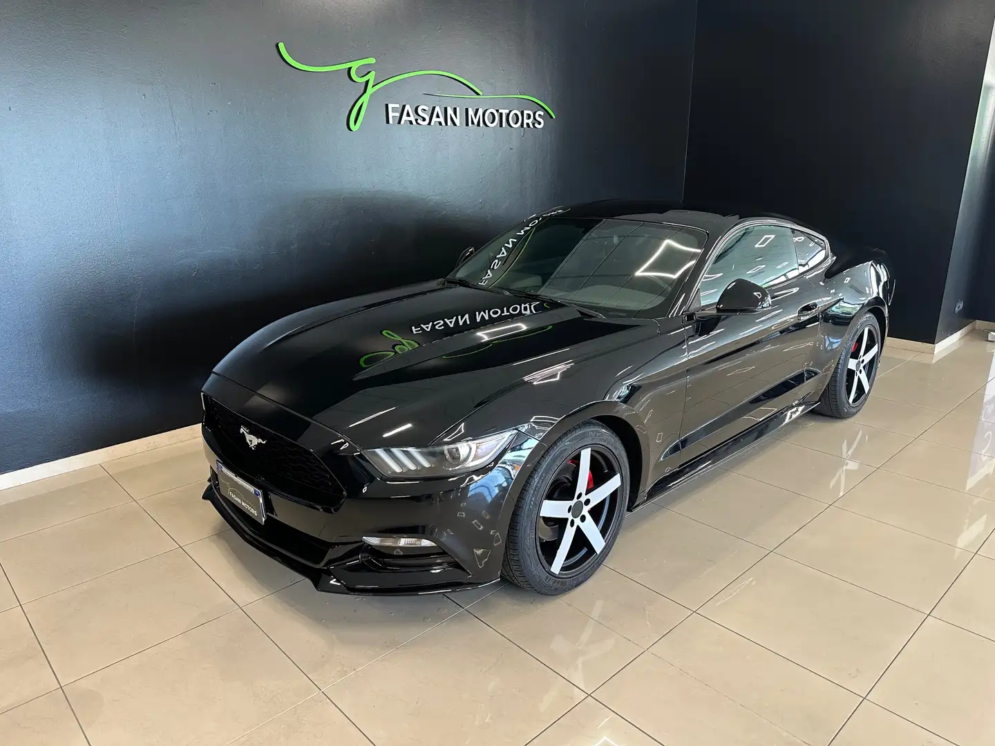 Ford Mustang 3.7 V6 Coupé Schwarz - 1