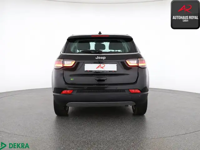 Jeep Compass view 4