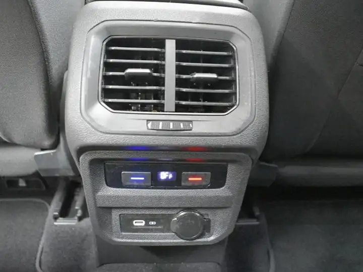 Volkswagen Tiguan Allspace 2.0 TDI Sport 4WD 6V 2021, foto 28