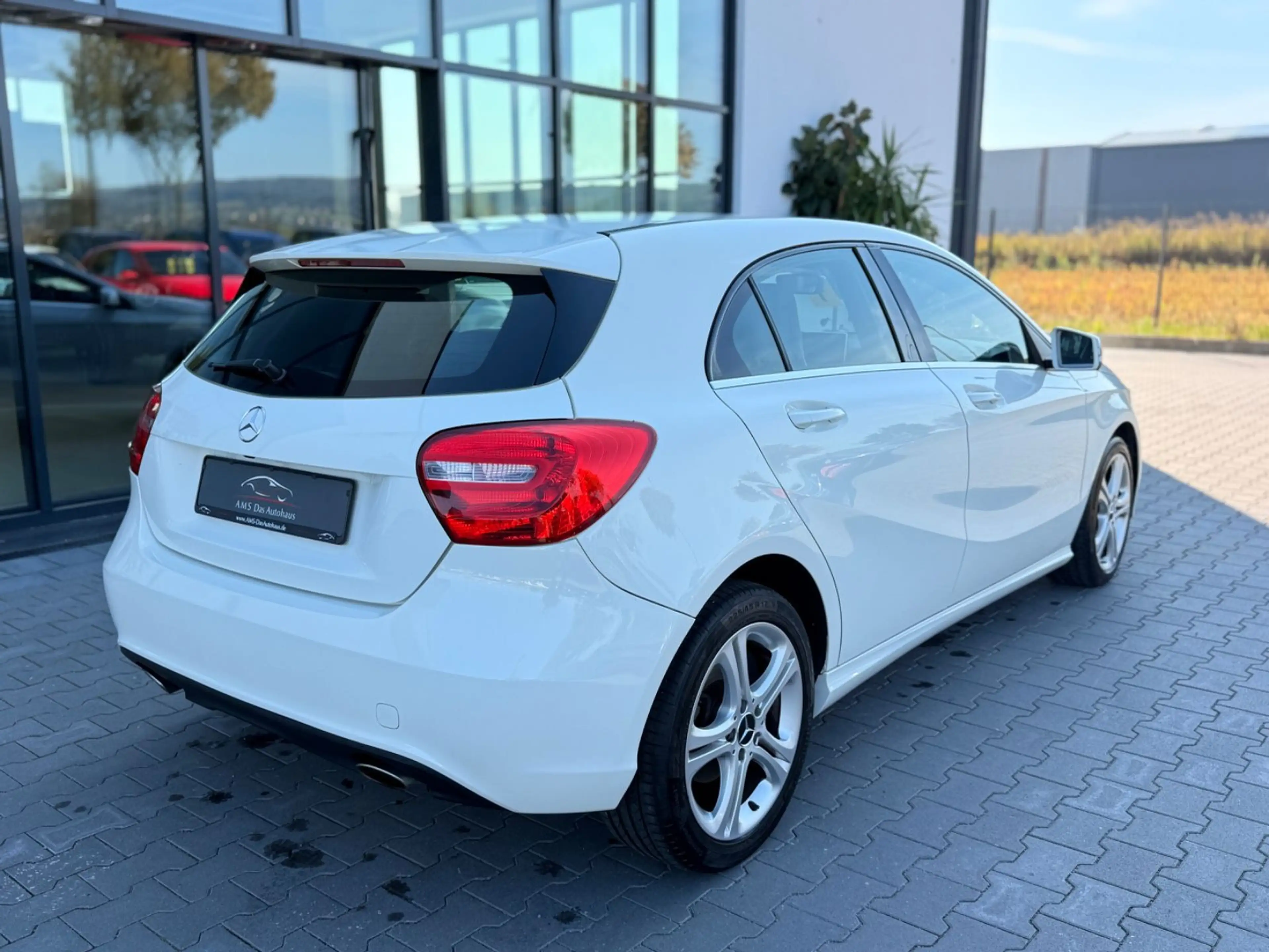 Mercedes-Benz A 180 BlueEfficiency AHK SHZ Navi Leder — photo 4