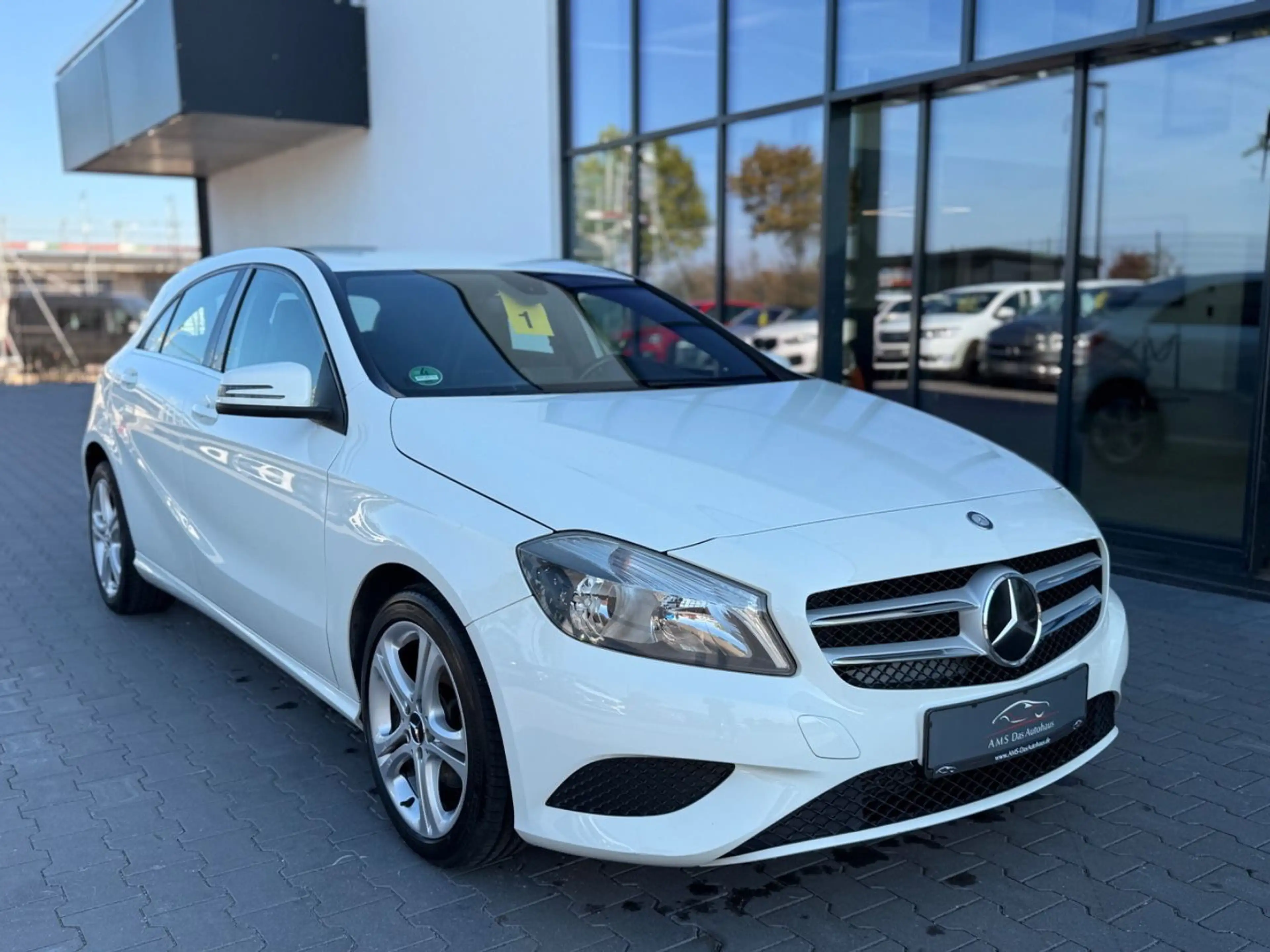 Mercedes-Benz A 180 BlueEfficiency AHK SHZ Navi Leder — photo 2