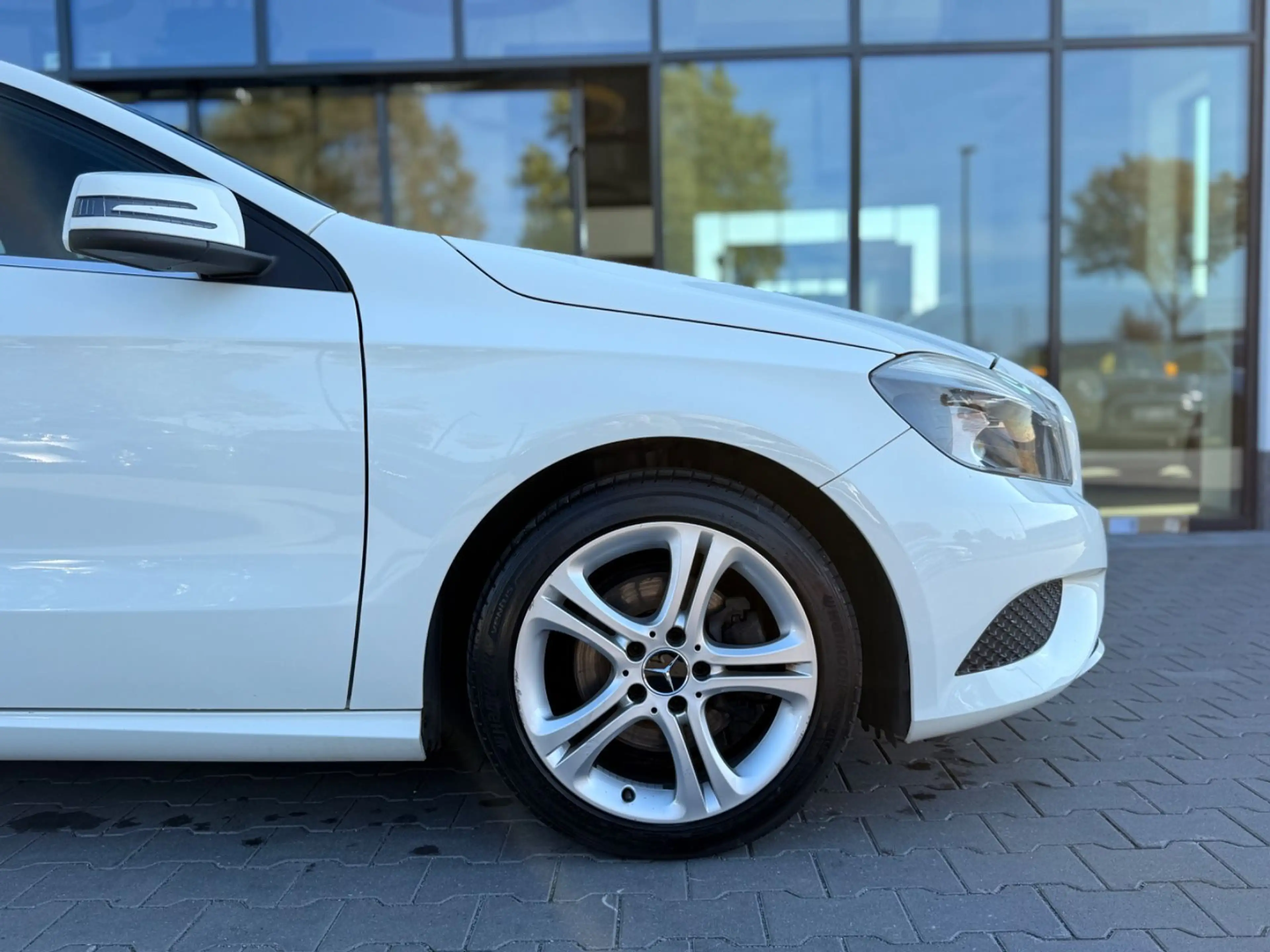 Mercedes-Benz A 180 BlueEfficiency AHK SHZ Navi Leder — photo 3