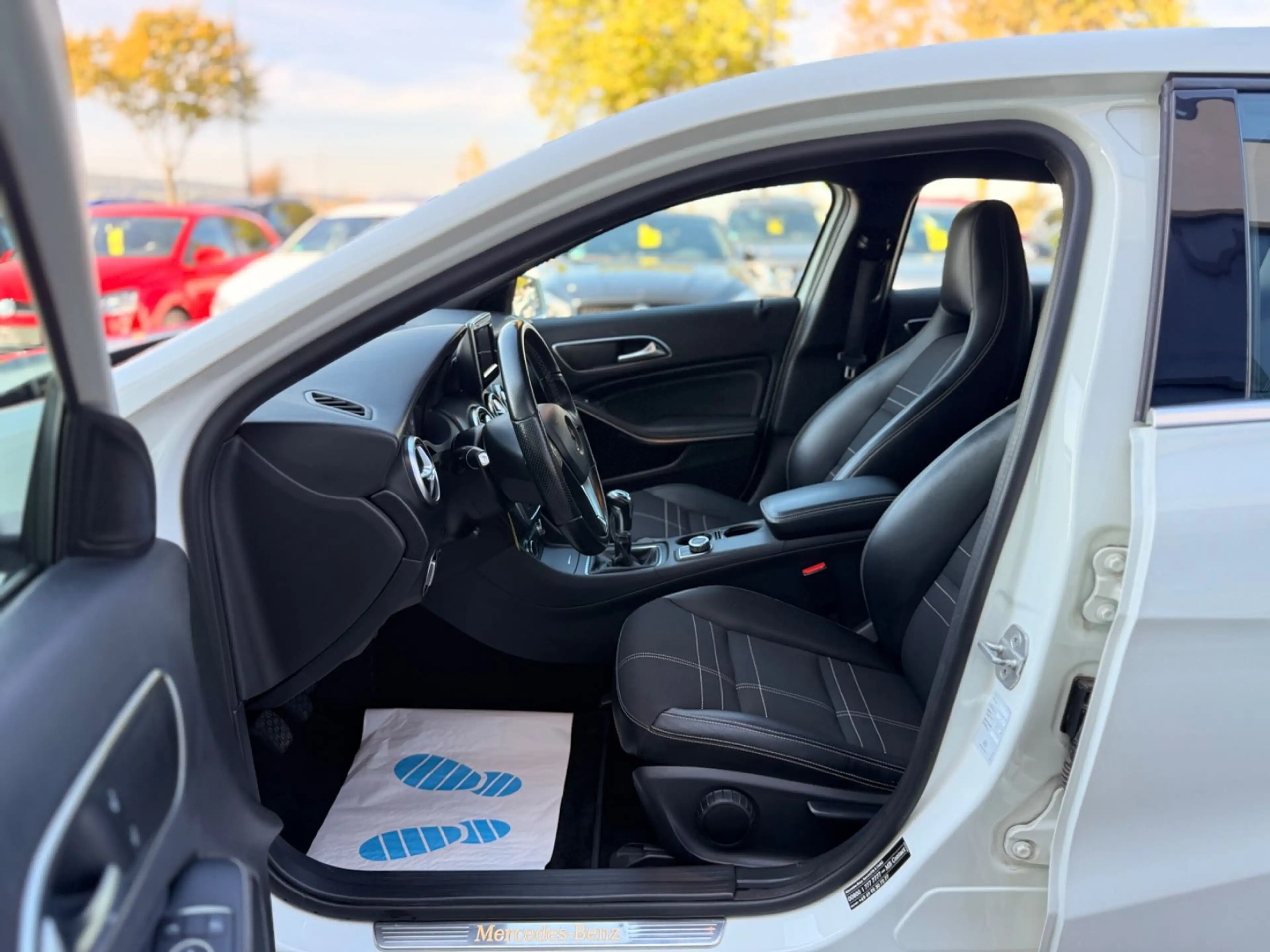 Mercedes-Benz A 180 BlueEfficiency AHK SHZ Navi Leder — photo 9