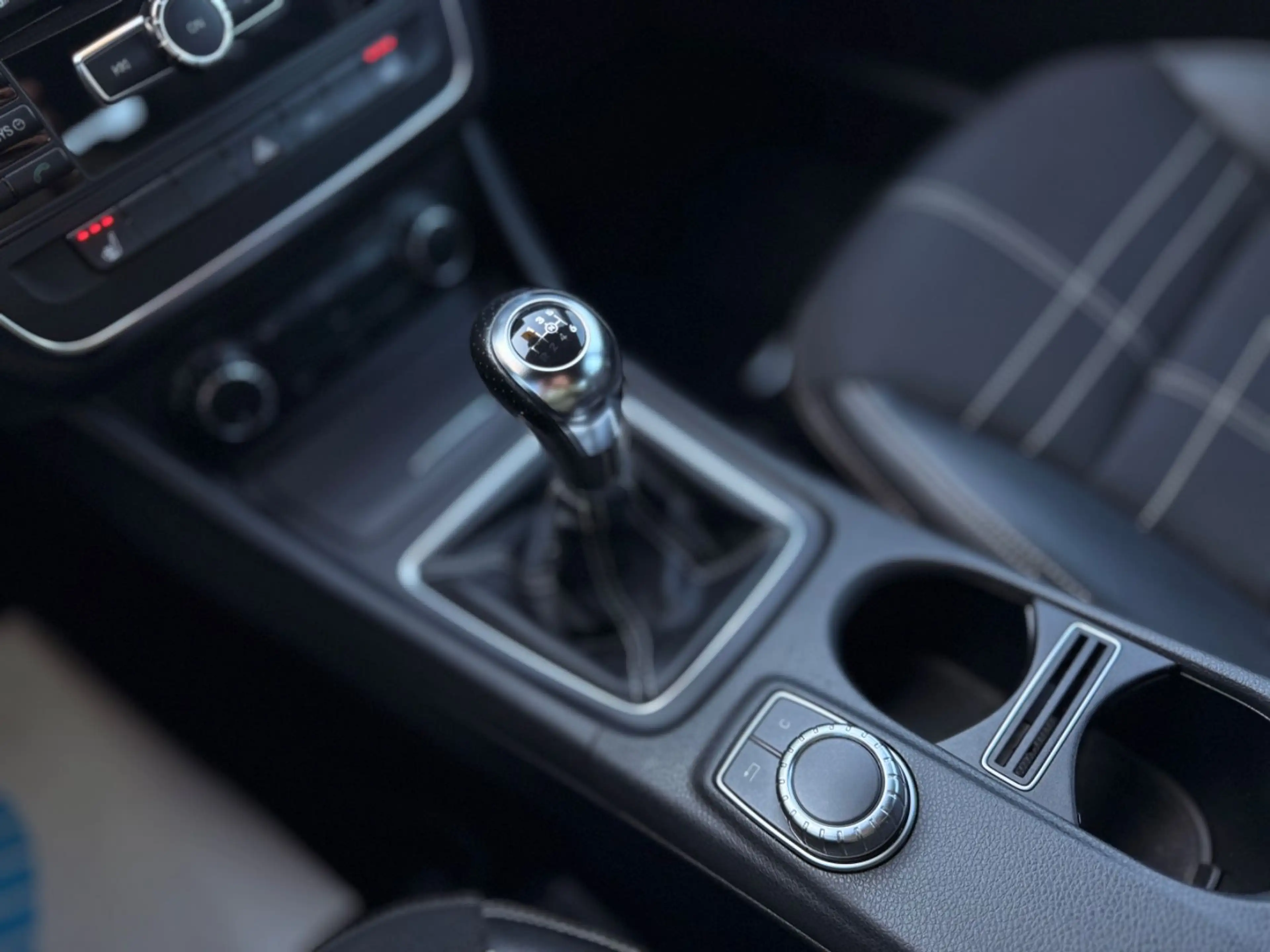 Mercedes-Benz A 180 BlueEfficiency AHK SHZ Navi Leder — photo 14