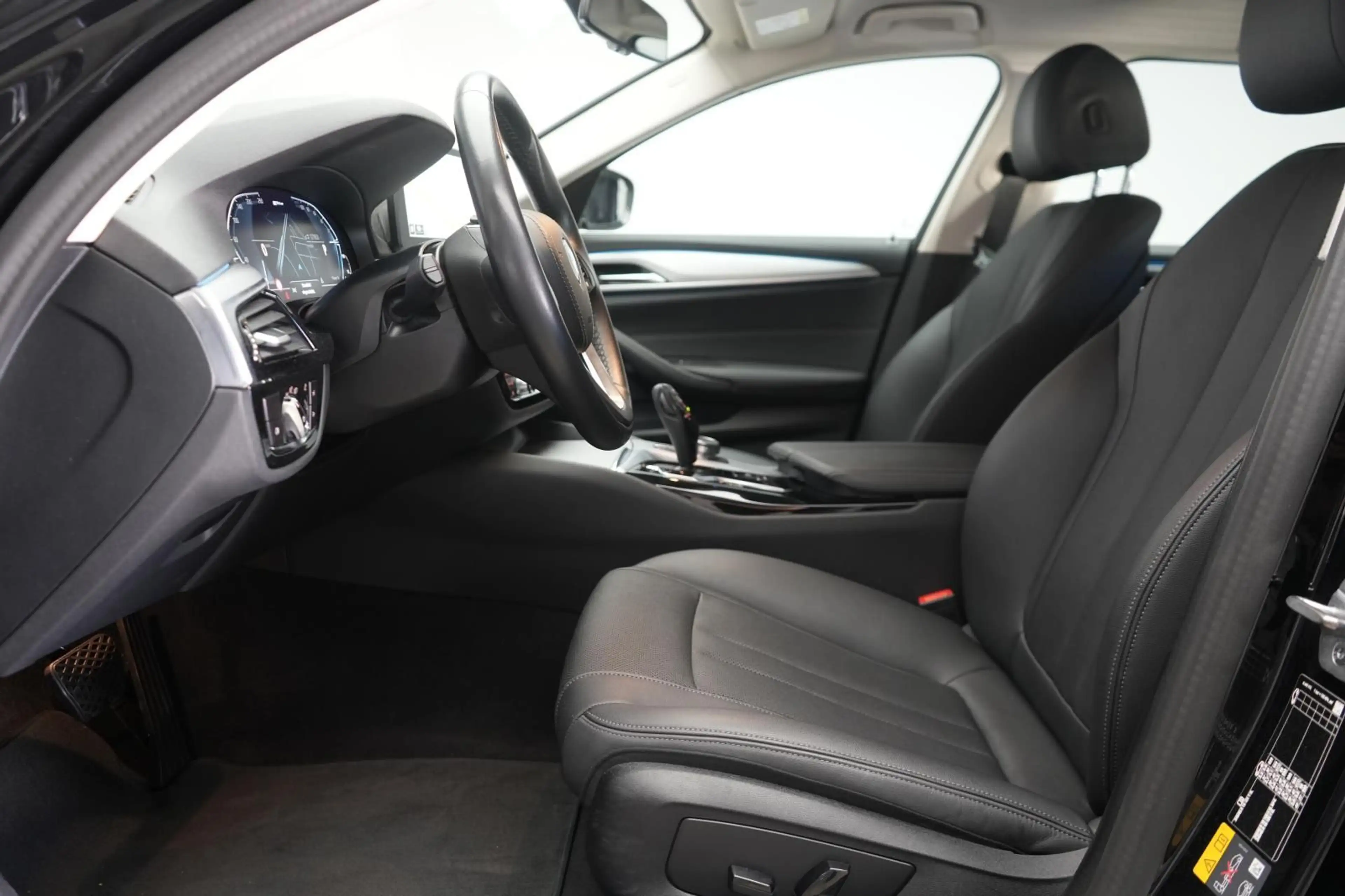 BMW 530 e Touring — photo 10