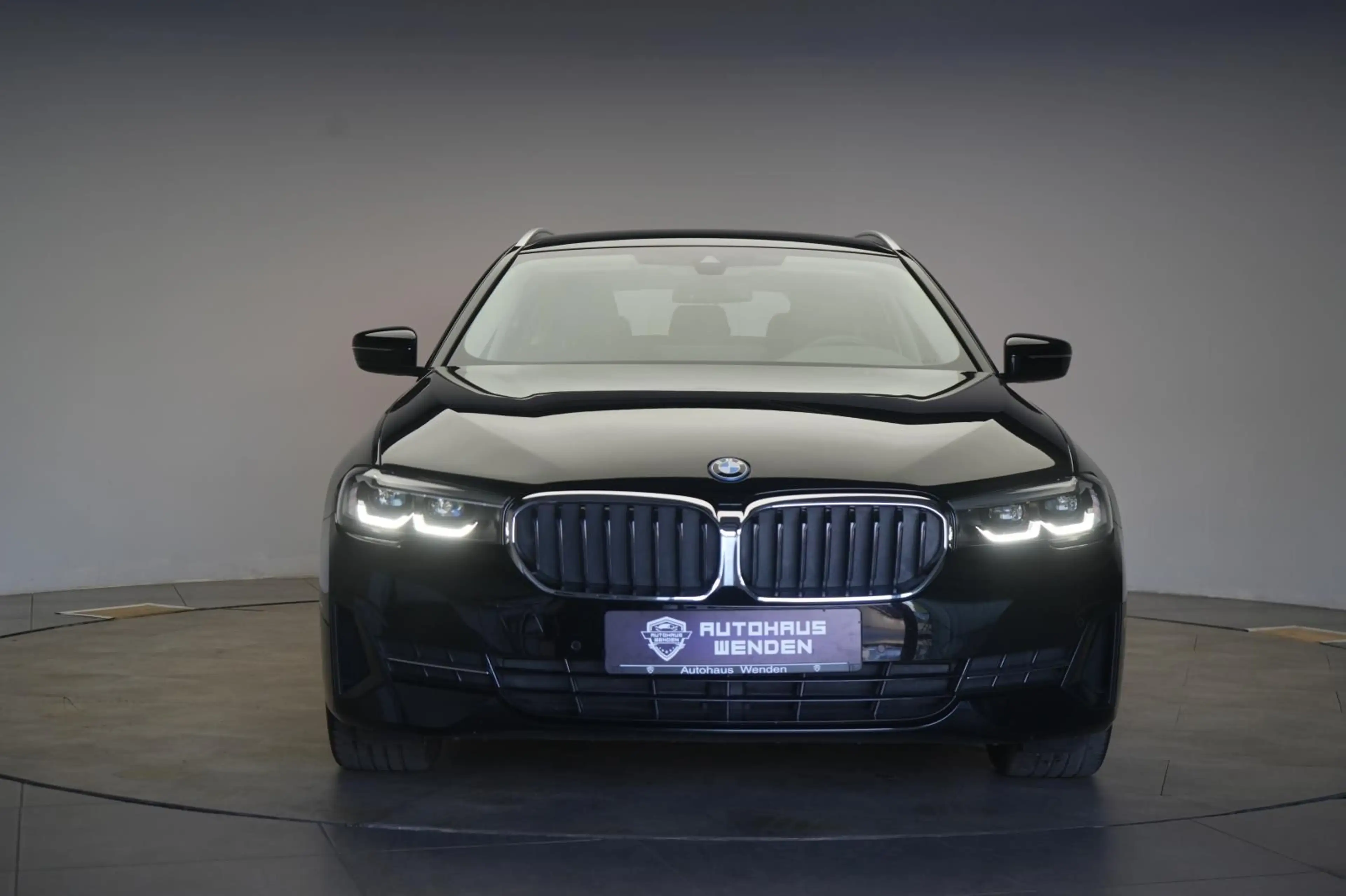 BMW 530 e Touring — photo 2