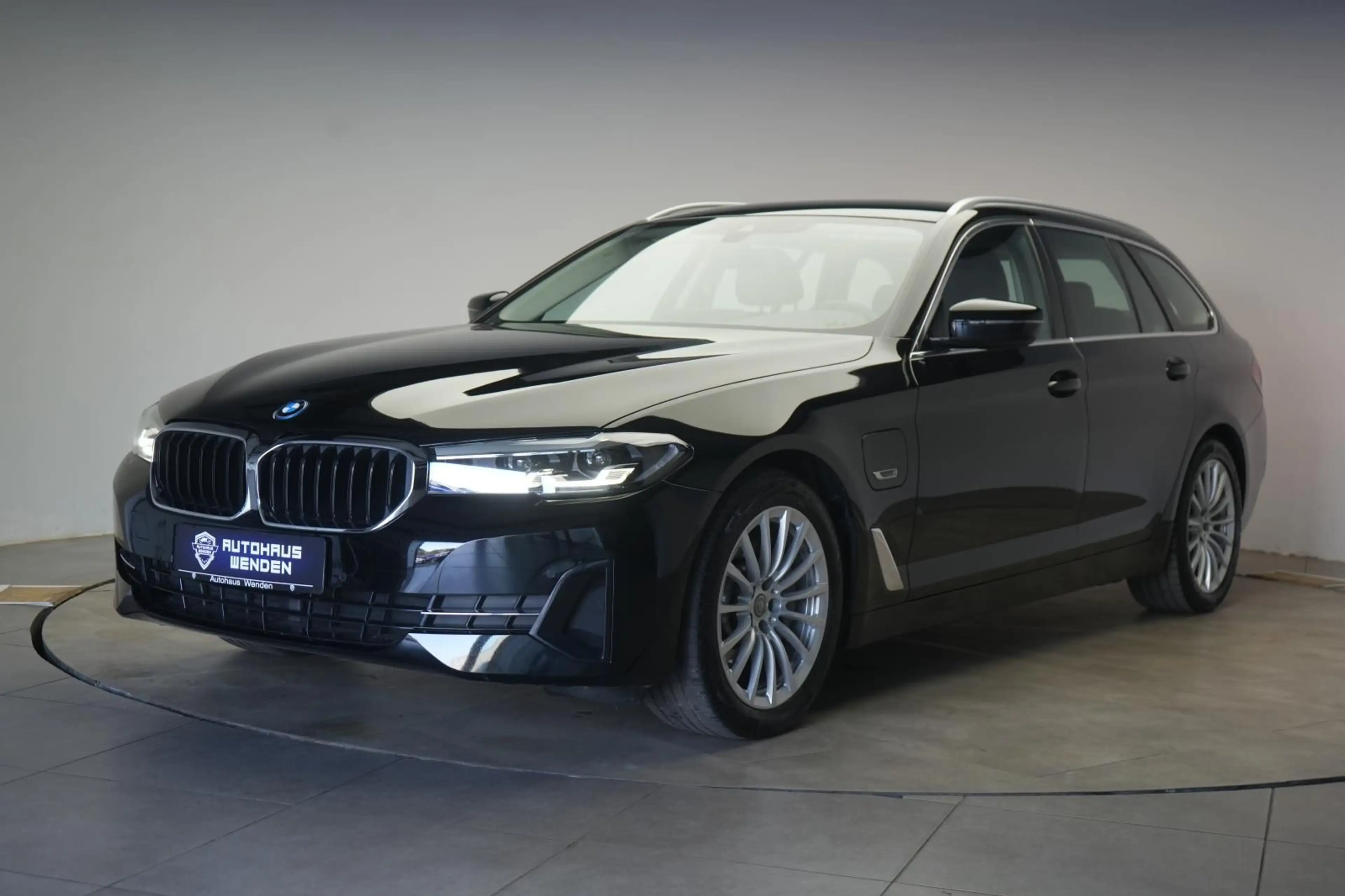 BMW 530 e Touring — photo 3