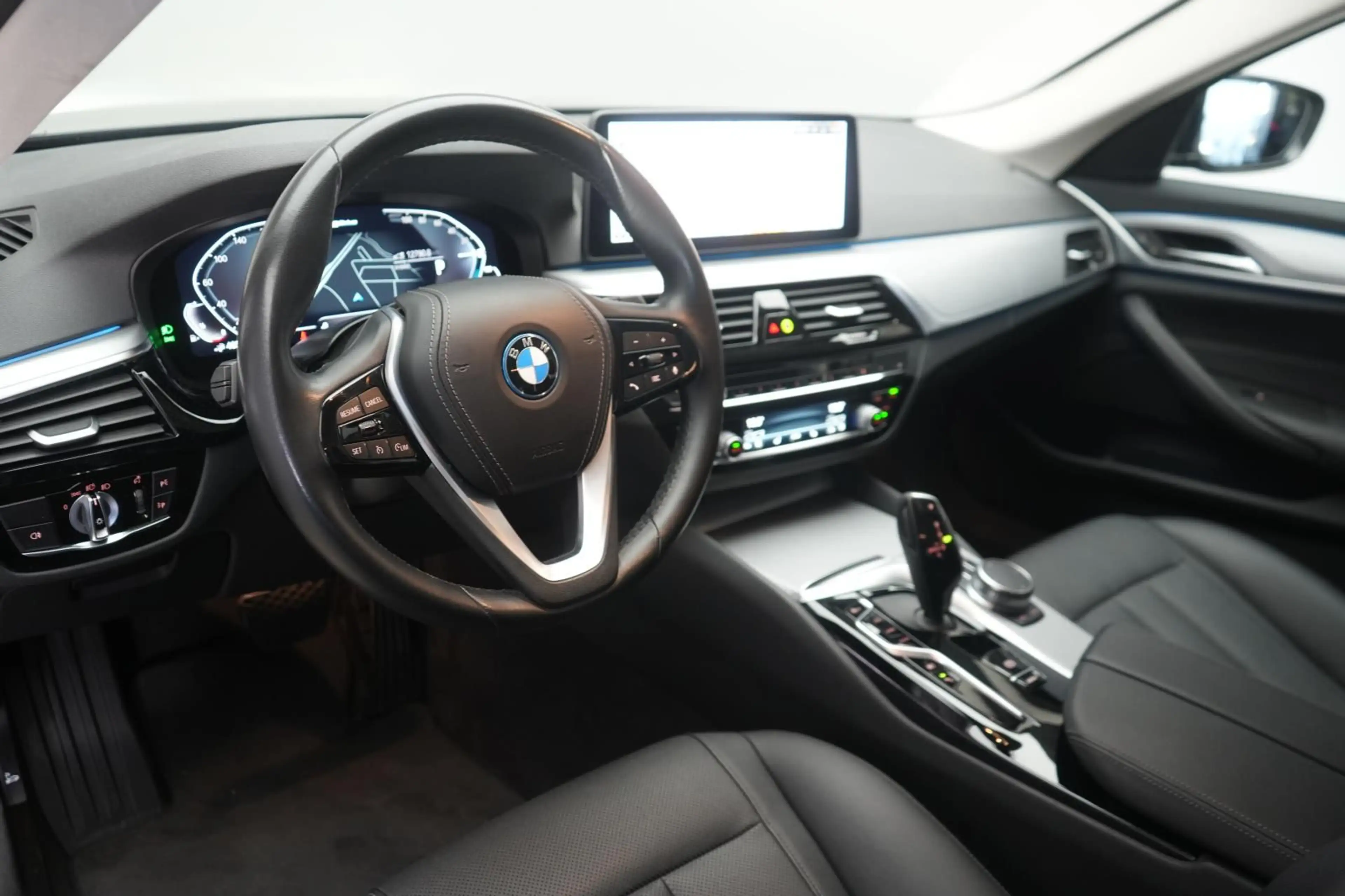 BMW 530 e Touring — photo 13
