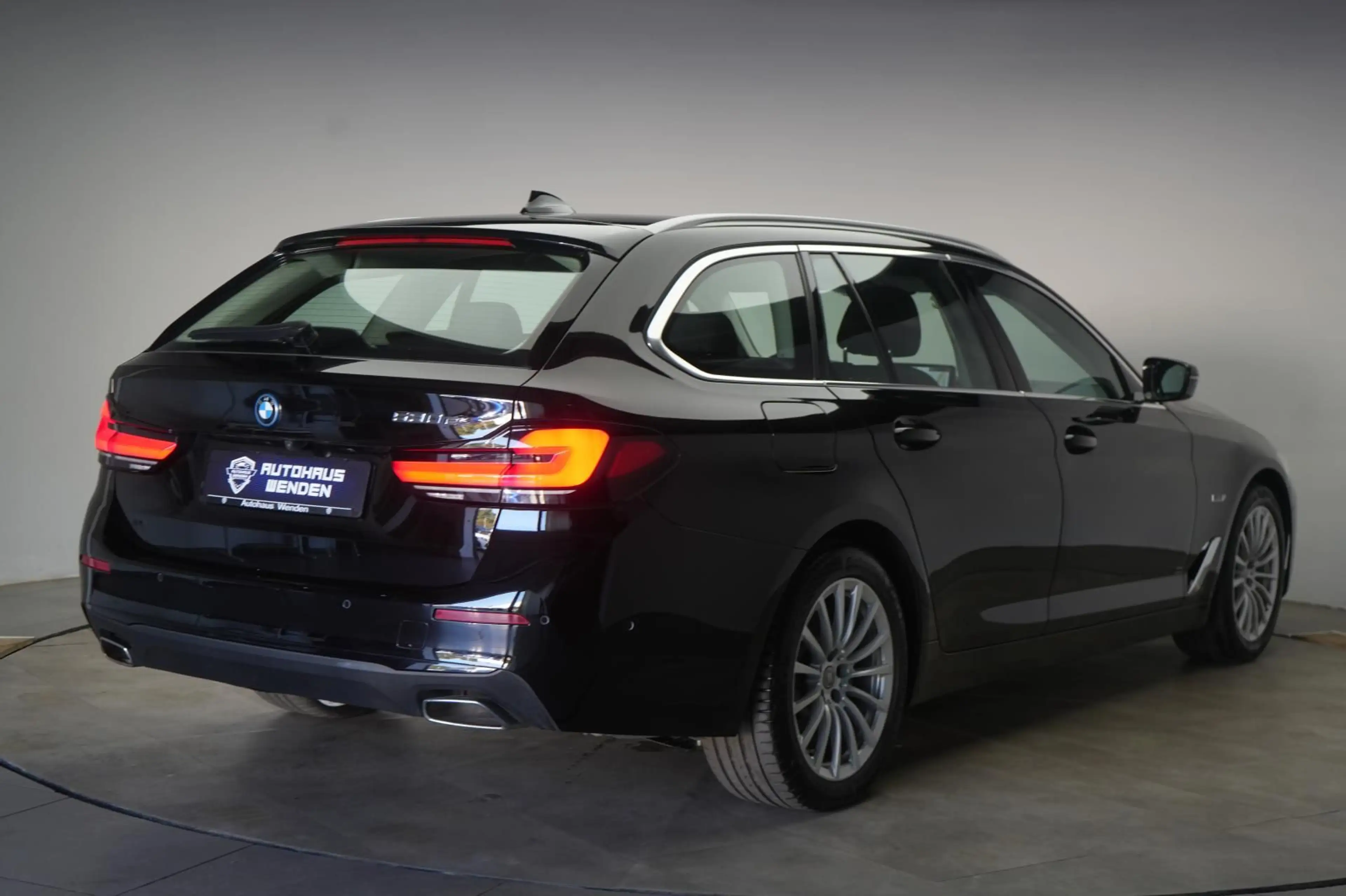 BMW 530 e Touring — photo 4