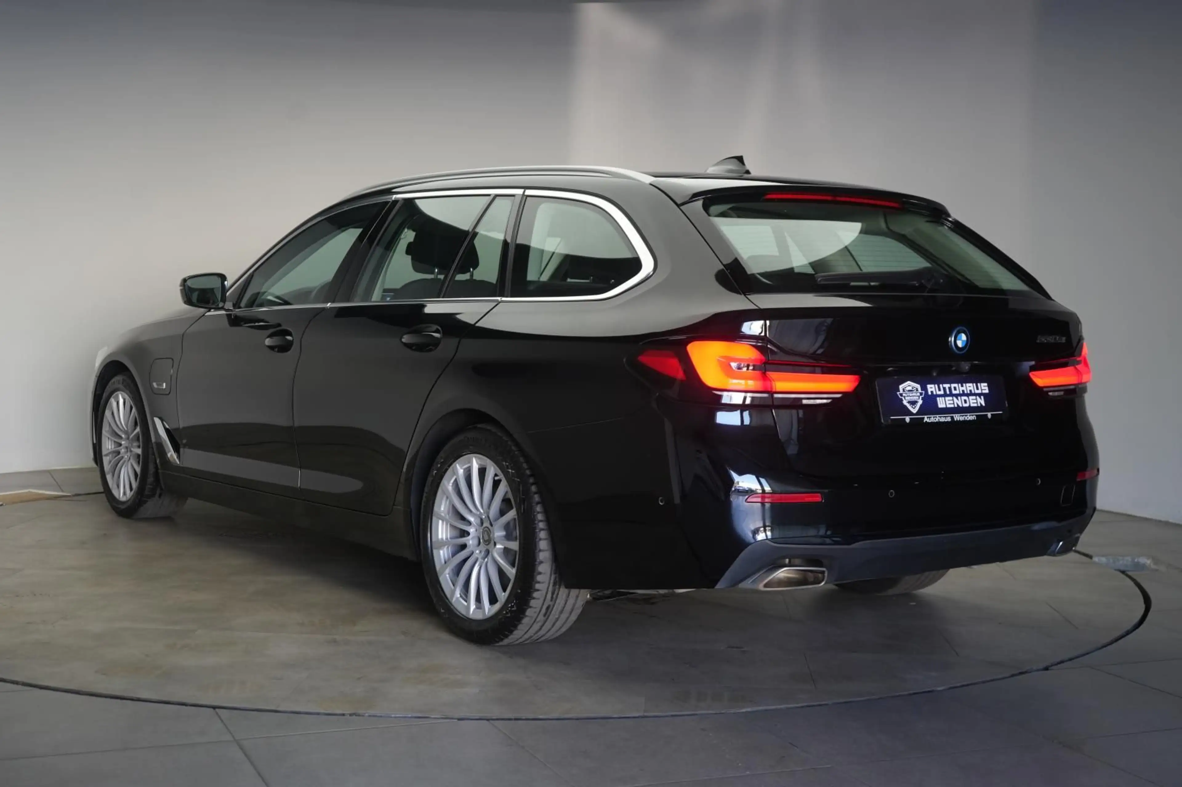 BMW 530 e Touring — photo 6