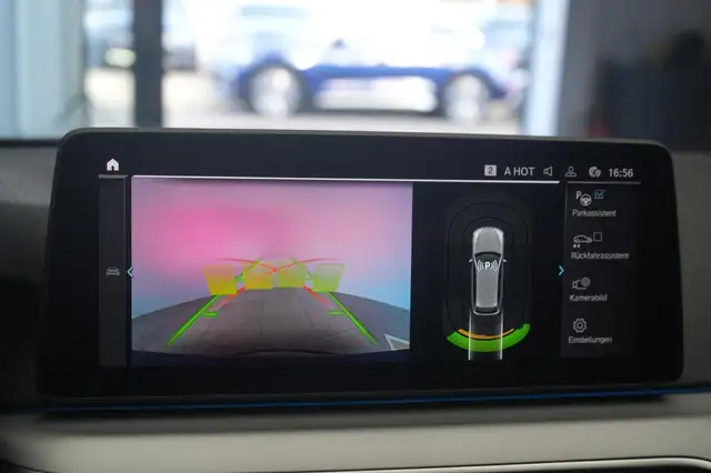 BMW 5 Series view 14