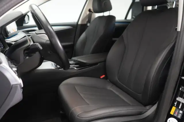 BMW 5 Series view 11
