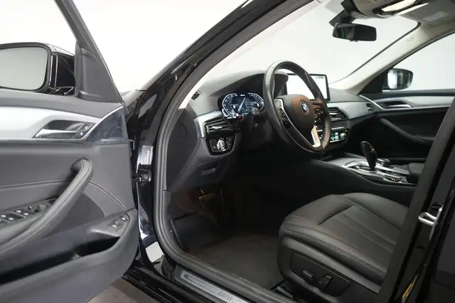 BMW 5 Series view 12