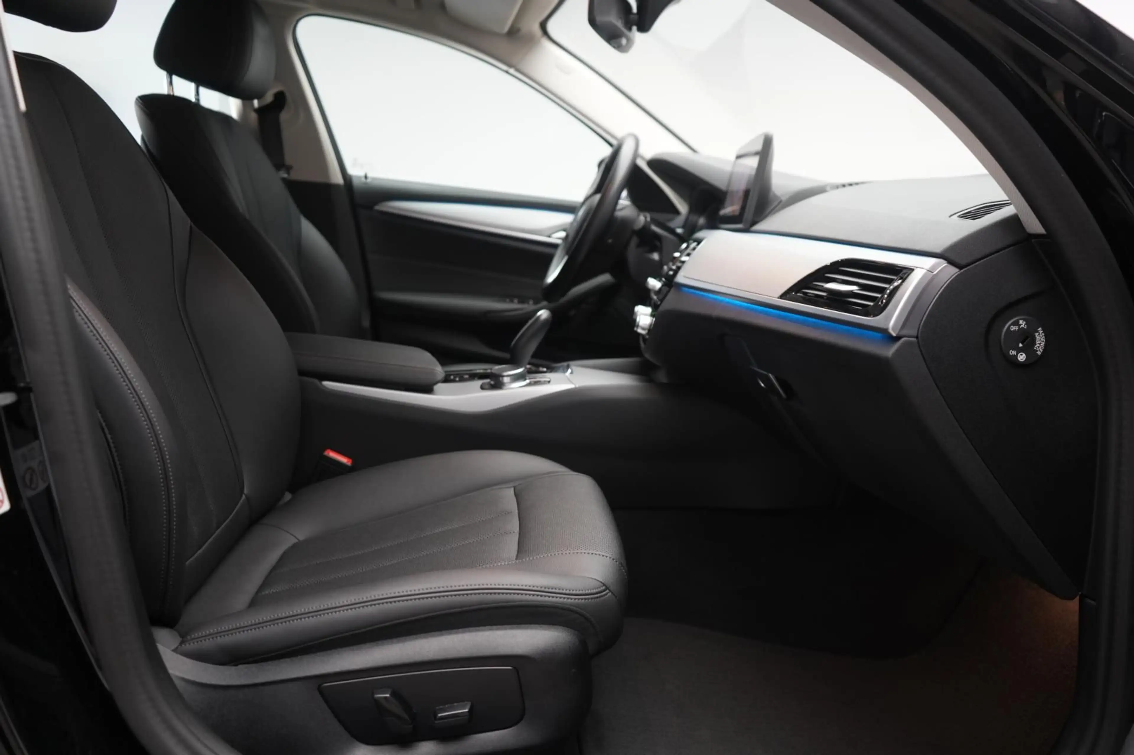 BMW 530 e Touring — photo 7