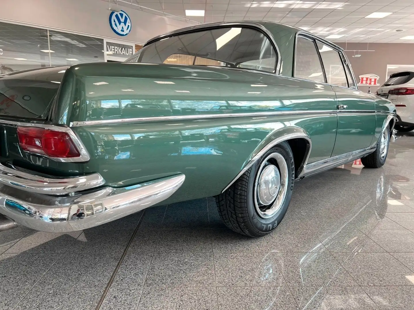 Mercedes-Benz 300 SE/C (COUPÉ) 112.021 - W112 2.975 cm³ |*1964 Vert - 2