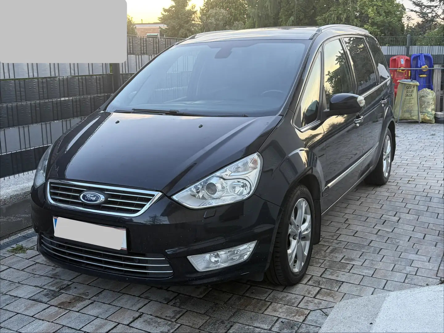 Ford Galaxy Titanium 2,2 TDCi DPF Aut. Schwarz - 1