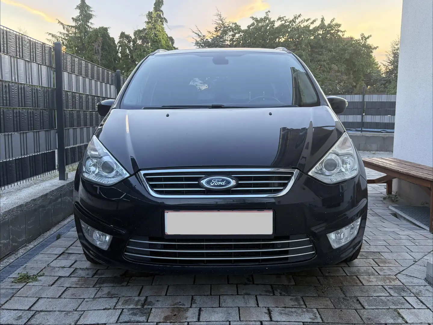 Ford Galaxy Titanium 2,2 TDCi DPF Aut. Schwarz - 2