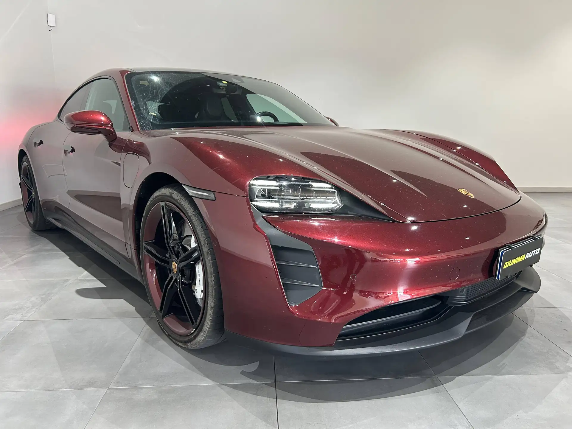 Porsche Taycan 2022 버건디 사진 3