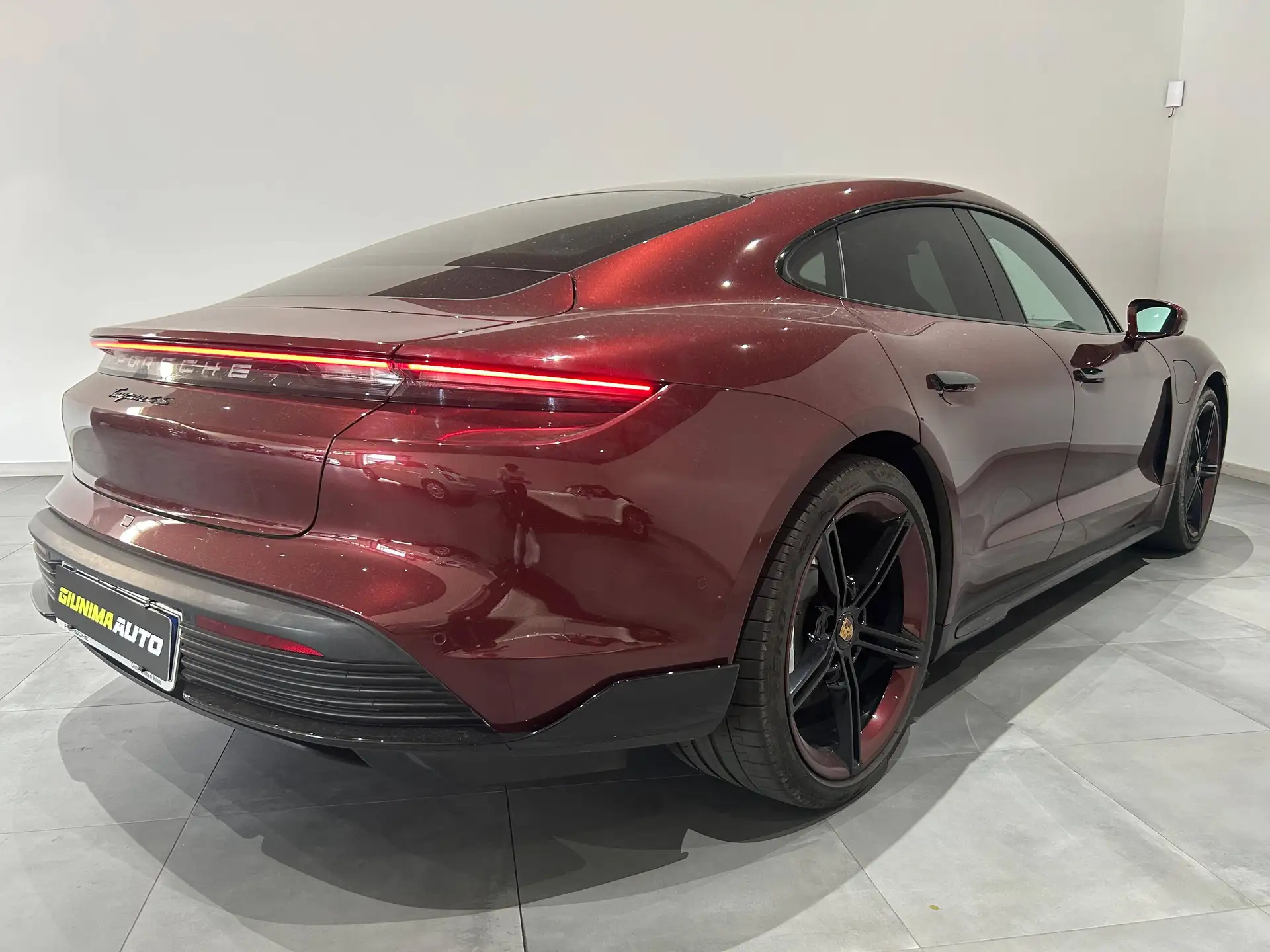 Porsche Taycan 2022 버건디 사진 6