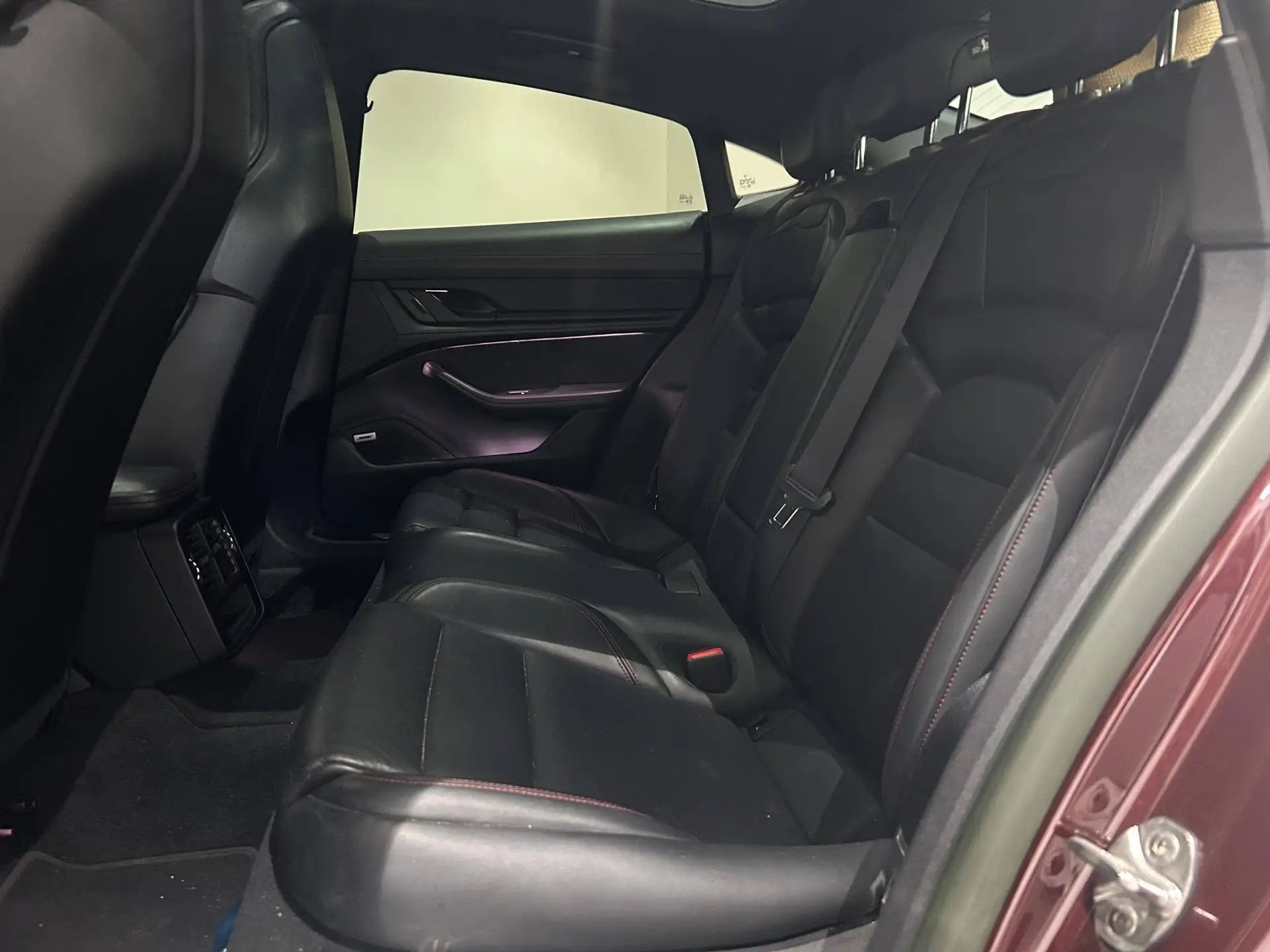 Porsche Taycan 2022 버건디 사진 8