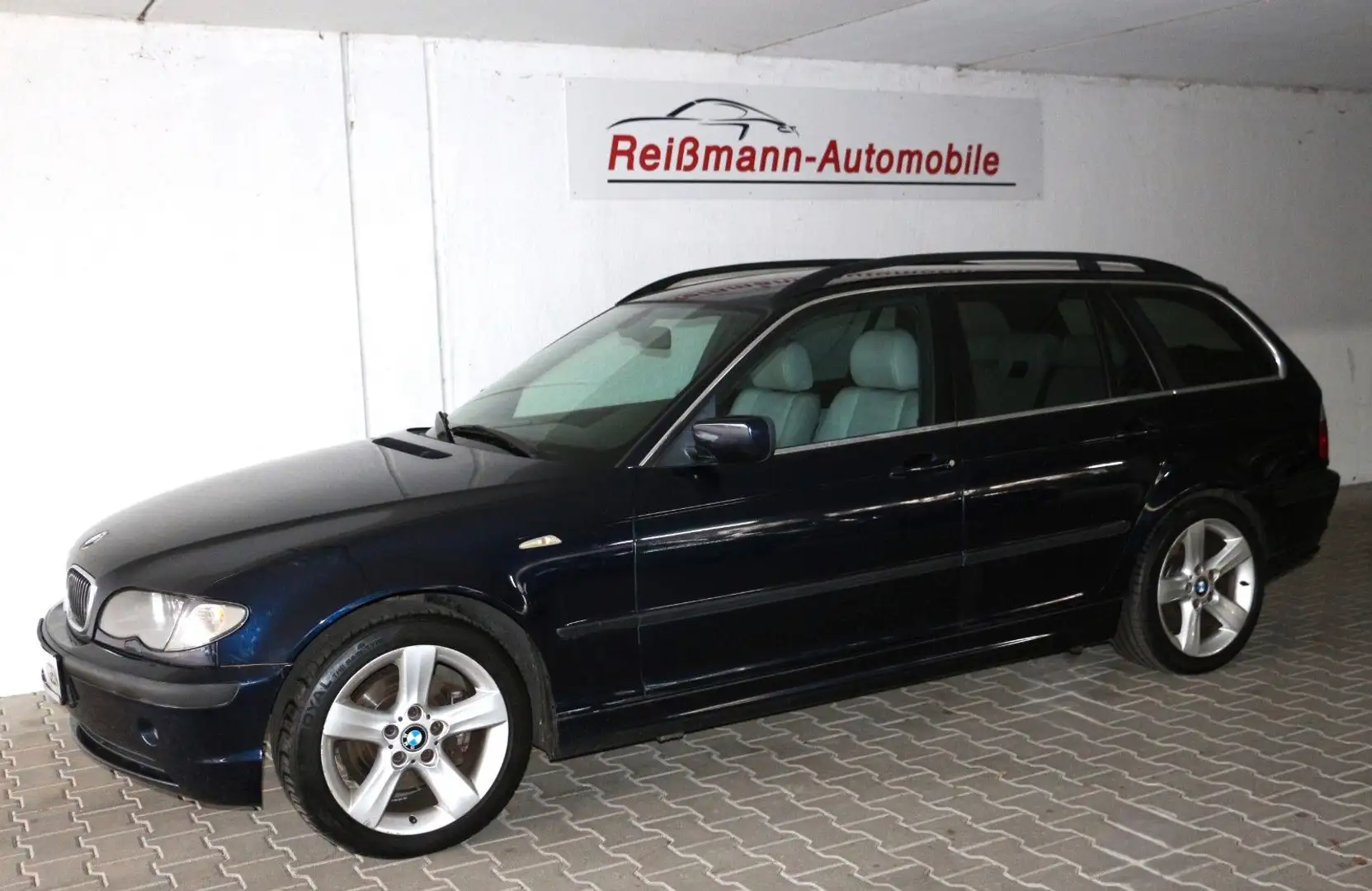 BMW 320 d Touring Edition Exclusive, Leder, Navi, Xen Blau - 1