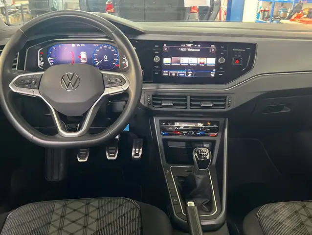 Volkswagen Taigo view 3
