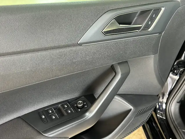 Volkswagen Taigo view 5