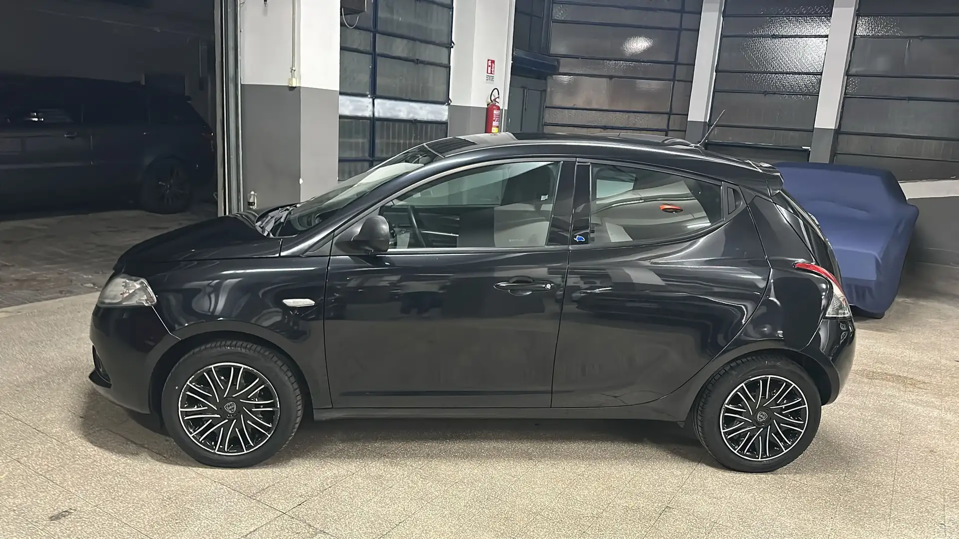 Lancia Ypsilon Ypsilon III 2015 1.2 Elefantino Blu s Schwarz - 1